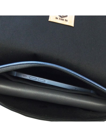 Pochette Bleue en Cuir Synthétique – Rabat Interchangeable pour un Style Unique
