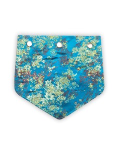 Rabat satiné bleu lumineux – petites fleurs blanches jaunes dorées – style asiatique pochette
